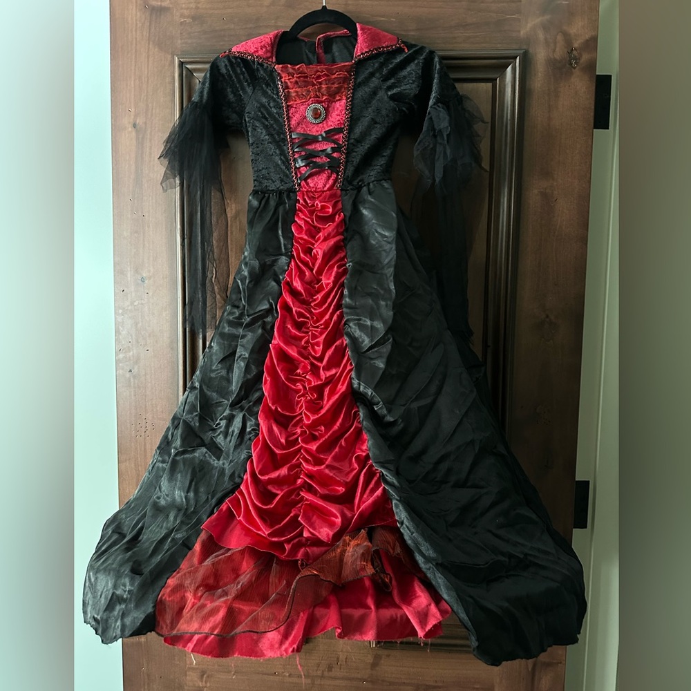 SPIRIT HALLOWEEN Child’s Black Red Lady Vampire Dress Halloween Costume
